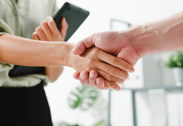 Помощь в решении спорных  ситуаций с клиентами